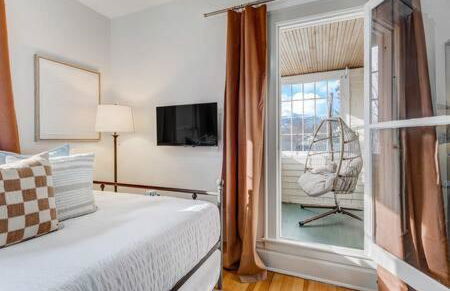 Noble Mansion 7 Bedrooms w Hot Tub Firepit & BBQ - Foto 55