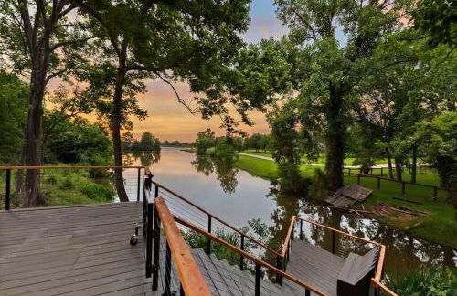 LUX Treehouse on Private Lake next to Lake Conroe with Game room, Paddleboards, Lake Views, and more! - Foto 69