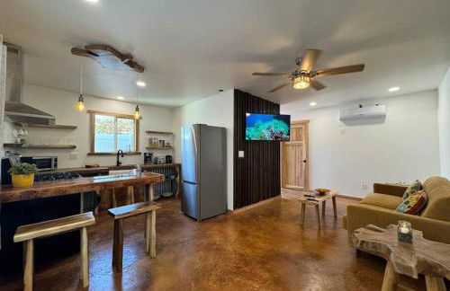 Vacation House in Ontario - Two Bedroom Brand New and Hand Made Furniture - Foto 1