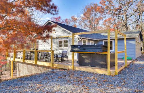 Serene Springfield Retreat on 6 Acres with Hot Tub! - Foto 23