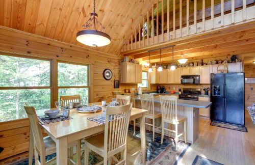 Lakefront Hazelhurst Cabin Dock and Pool Table - Foto 8