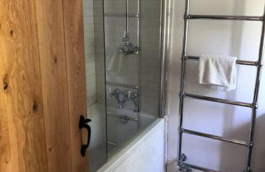 St Anthony’s, bright perkily decorated 3 bedroom house - Photo 24