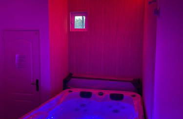 Maison avec piscine et jacuzzi proche de la rivière idéale pour un séjour détente - Photo 5