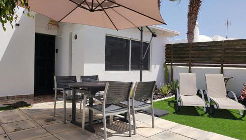 THE WHITE HOUSE with Pool - Playa Blanca - Foto 5, sunbed, Garden view