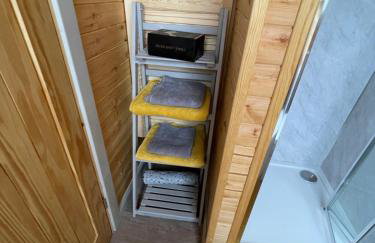 Cuddles & Bubbles Cozy Cabin with jacuzzi spa hot tub - Foto 12