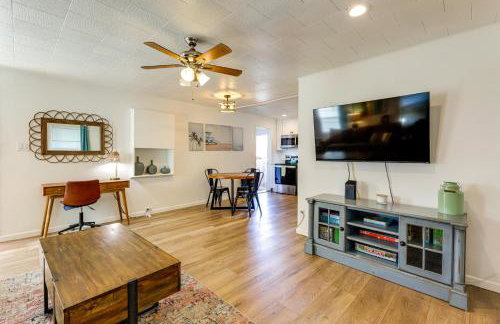 Private Hilltop Getaway with Patio Dogs Welcome! - Foto 1