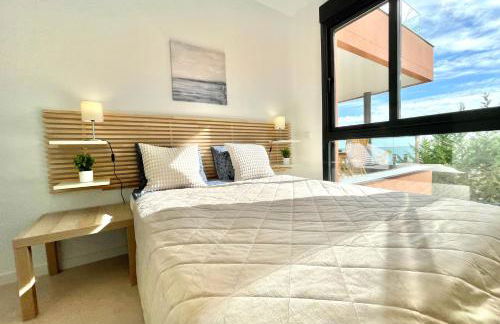 Luxury 3 Bedroom Apartment 300m from the Beach - Photo 25