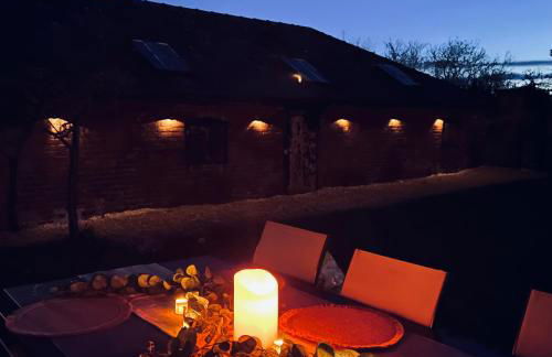 Quaint Georgian house with Parking & Huge Garden 10 mins walk from town - Photo 37