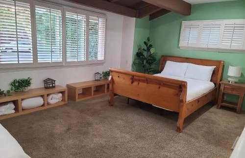 Westside Retreat w Yard, Grill, Hot Tub, Near Sofi Stadium, LAX, and the Beach - Foto 16