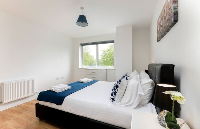 Skyvillion - Tower Point Enfield 1bed Wbalcony - Photo 2