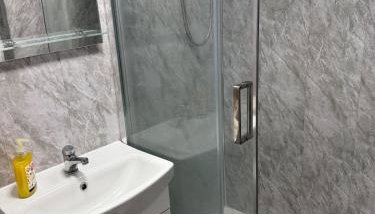 Stylish Modern Gatwick Studio, Free Parking, Free WiFi - Foto 4