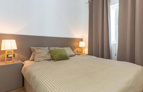 Gorgeous Home In Katuni With Wifi - Foto 32