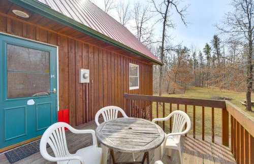 1 Mi to South Twin Lake Cabin with Deck in Trego! - Foto 24