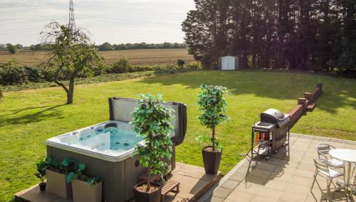 Deluxe 2 Bed Versace Bungalow Hot Tub, Sky TV, Cinema Screen Saffron Walden - Foto 4