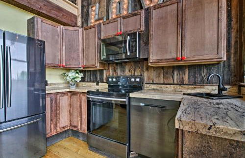 Red Sweetheart Barn Studio with Mtn and River Views! - Foto 9