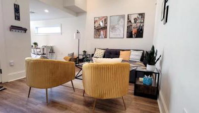 Entire Spacious Vacation Home - 1 mile to all Attractions - Foto 1