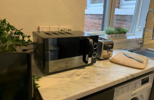 Heaton-Beautiful 3 Double Bedrooms Sleeps 6 Free Parking and Wifi - Foto 14