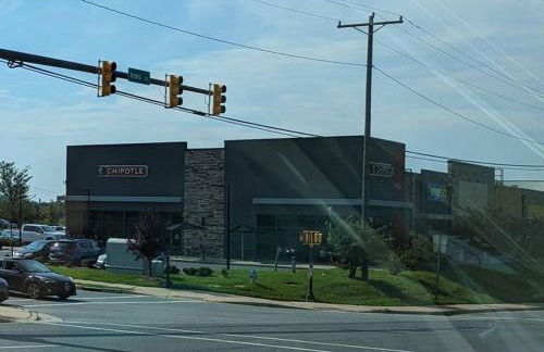 Modern home steps to historic downtown Salisbury - Foto 42