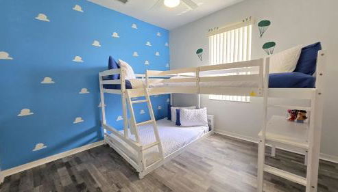 Themed kid bedrooms, 17 miles to Disney and Legoland, private pool, kitchen, wifi, washer, dryer - Foto 3