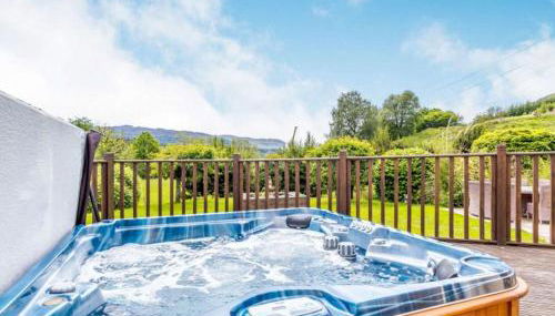 3 Bedroom luxury home, hot tub, stunning views of Killin, sitting on the River Dochart - Foto 2