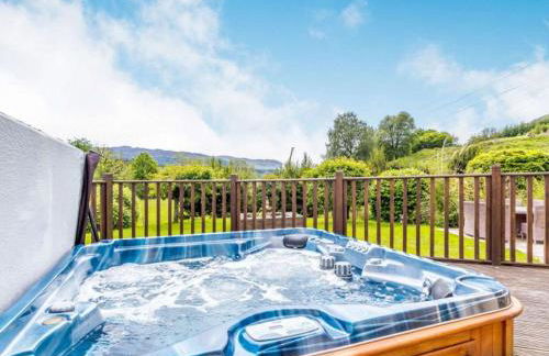 3 Bedroom luxury home, hot tub, stunning views of Killin, sitting on the River Dochart - Foto 2