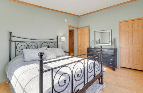 8 Mi to Dtwn Rochester Peaceful Home with Deck! - Foto 27