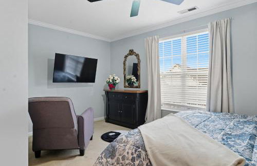 Entire home in prime Raleigh with community pool, dog park and golf course - Photo 21