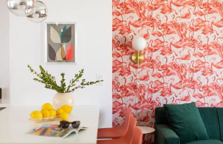 2 Rooms Sleeps 8 Retro Hotel w Pool Wesley King Studio Buyout by AvantStay - Foto 8