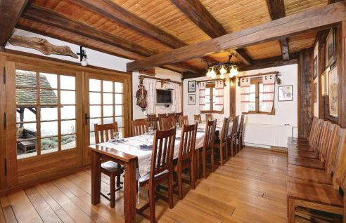 Six-Bedroom Holiday Home In Jastrebarsko - Foto 12