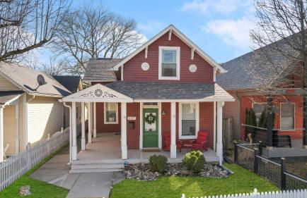 Stay & Play Indy- Indoor Fun - 5 Min to Downtown - Sleeps 10 - Arcade fun - Foto 2