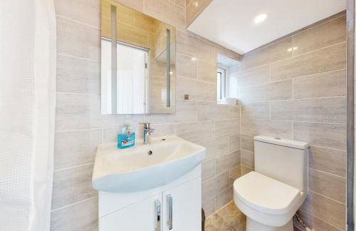 Modern 3 bedroom House with garden & private parking - Foto 15