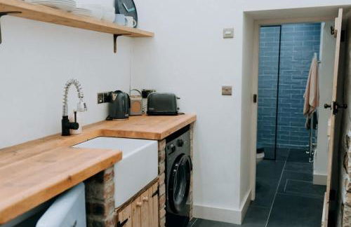 Cute and cosy 2 bed cottage in beautiful Solva - Photo 4