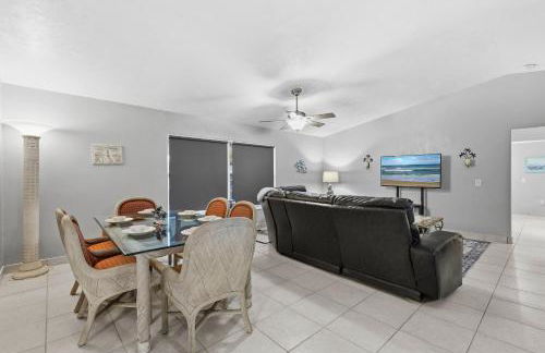 Sun and Fun- Dolphin Diversion - Photo 9