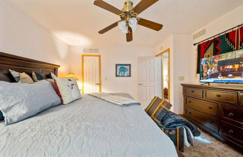 Breathtaking Cabin Backing the National Forest - Foto 38