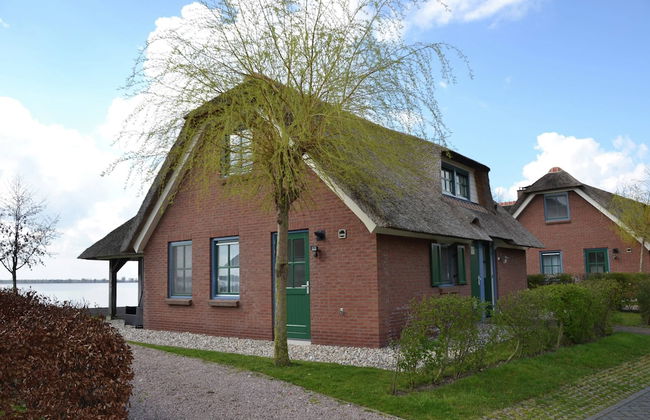 Stylish Thatched Villa with 2 Bathrooms near Giethoorn - Photo 1