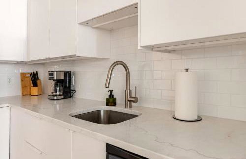Entire 2-Story Garden Loft Apt with Parking, walk to Metro, Zoo, 2 mi from White House - Photo 25