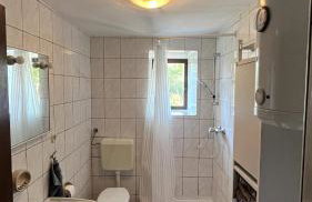 Cozy apartment with private yard - Photo 20