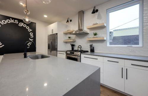 Skyline Luxury - Rooftop Deck- King Suites-Garage - Foto 21