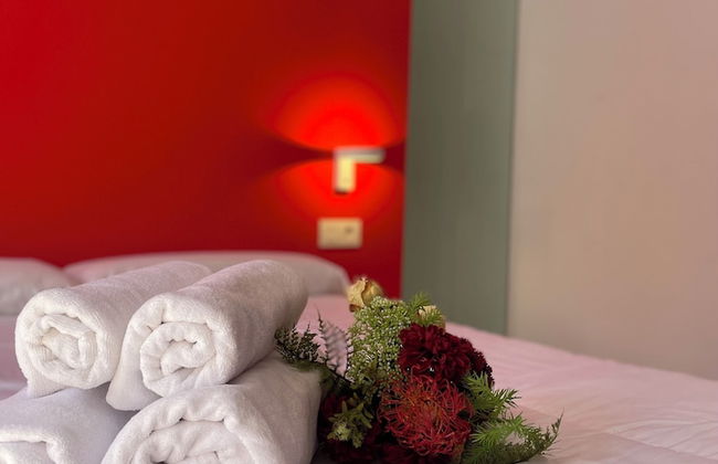 LaHola Glam Suites - Photo 26