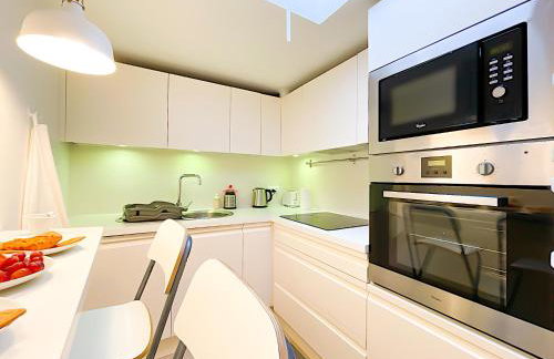Entire 2 Bedroom Family Friendly House in Belem Lisbon 3 to 5 Guests - Photo 27