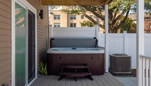 Hot Tub N64 Mins to Downtown Sleeps 8 - Foto 3