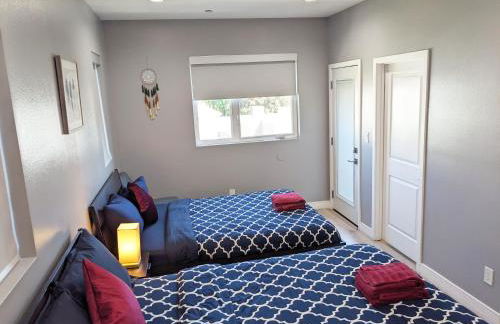 Lucky Charm 4 Bedroom Mid-City Apartment - Photo 49