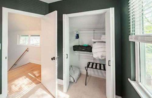 Hot Tub Amazing Location! Modern Ohio City Luxury 2 King Beds - Foto 23