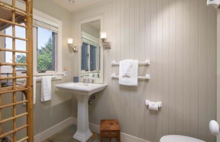 Chapman Cove by Avantstay Gorgeous Beach Bungalow w/ Sauna - Photo 32