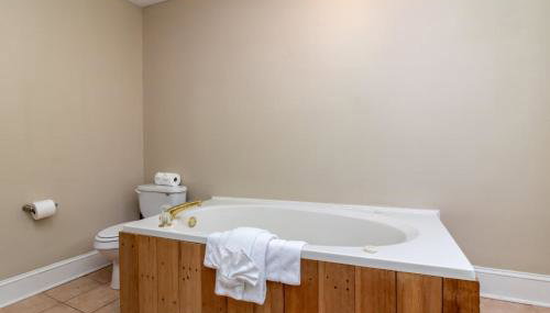 The Broadway Bungalow Walk to Riverwalk Dining! - Foto 5