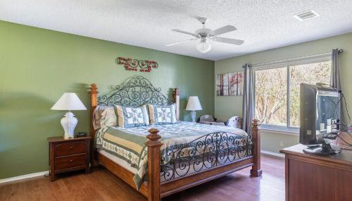 Cozy 3BR Retreat with Outdoor Dining & BBQ Grill - Foto 5