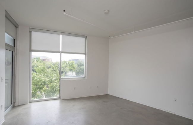 Unfurnished Condo | Amazing Layout with Balcony and In-building Storage Unit - Foto 2