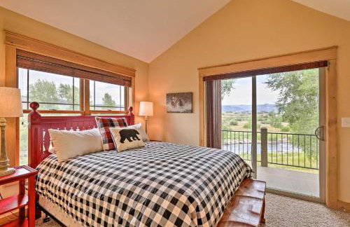 Fish, Hike and Ski Riverfront Granby Cabin! - Foto 9