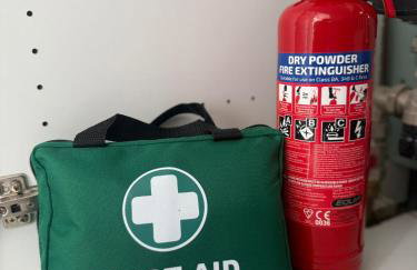 Modern 3 Bedroom House with Garden and Free Parking Long Stay Friendly - Foto 26