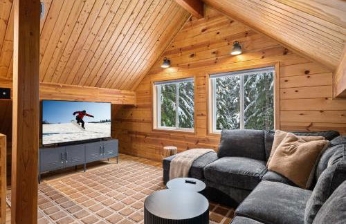 Alpine Retreat at Snoqualmie Pass- 5-Min to Slopes, Private Creek, BBQ, Fireplace, Smart TVs, Kids Games, Hi-Speed Wi-Fi - Foto 5